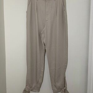 Abercrombie & Fitch Bow Ankle High rise Chino Dress Pants - Tan M